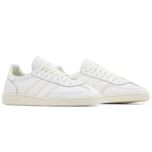 Men’s 6 / women’s 8 brand new adidas